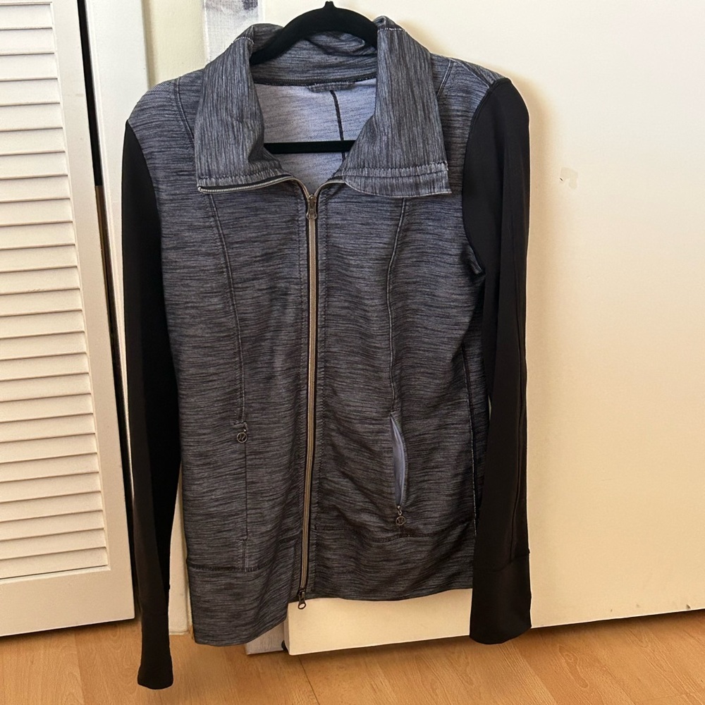 Lululemon jacket size 8